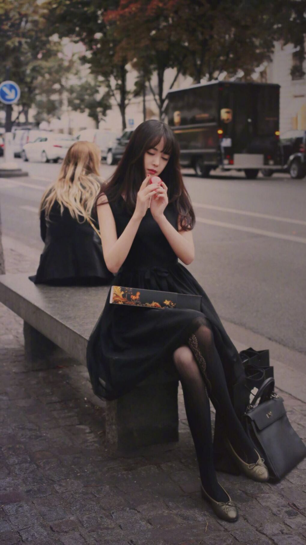 女子仰泳表现稳定，后程冲刺亮眼，女子仰泳的世界纪录