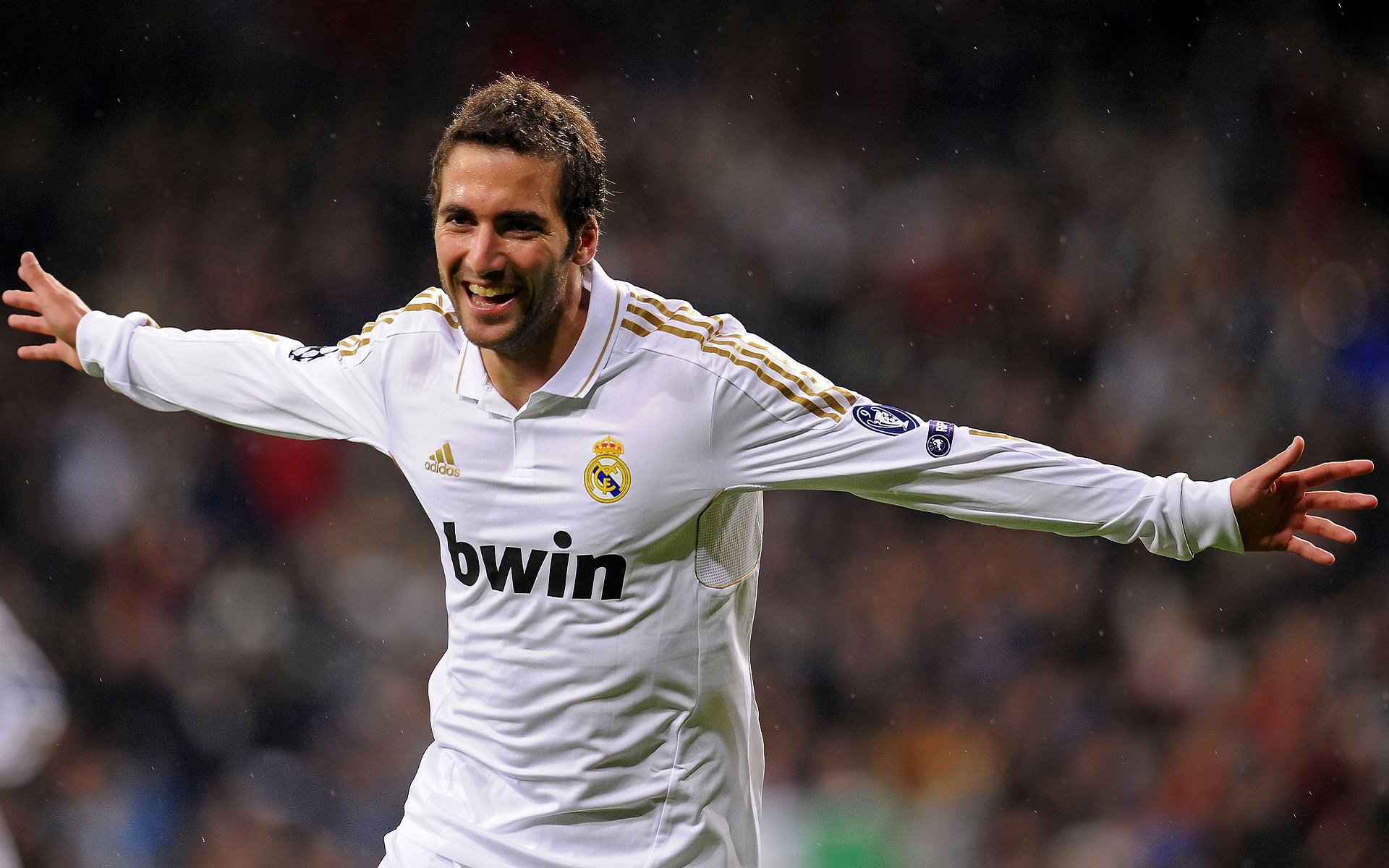 《年度竞猜：哪个战队将夺冠？粉丝热议不断》，哪些竞猜平台赞助了电竞战队