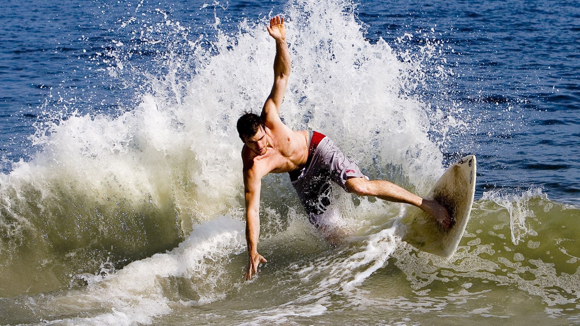 大型滑板街头表演赛，街头文化与极限运动的碰撞，滑板 街头文化